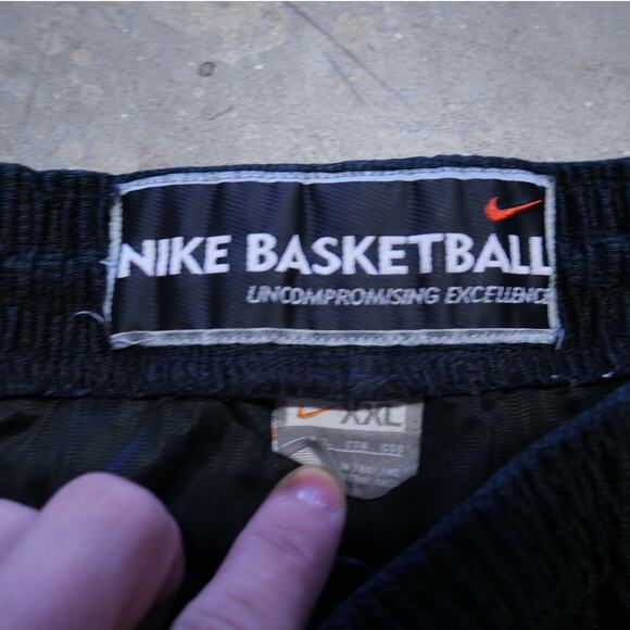 Vintage 2000s Nike Basketball Black Gym Shorts - Picture 2 of 5
